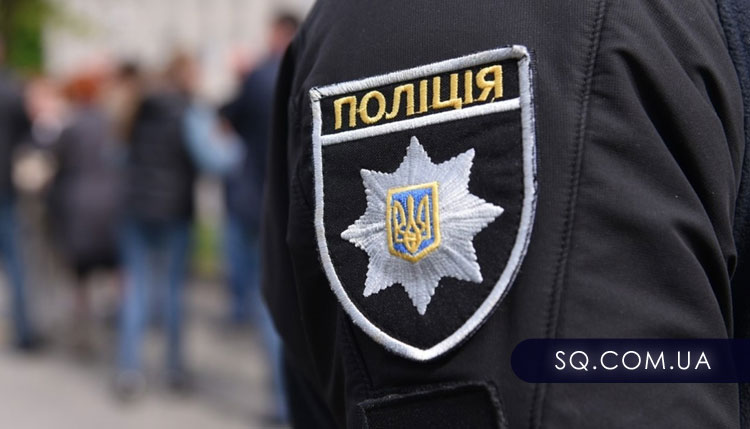 Пошла на прогулку и заблудилась: в Киеве патрульные помогли девочке добраться домой