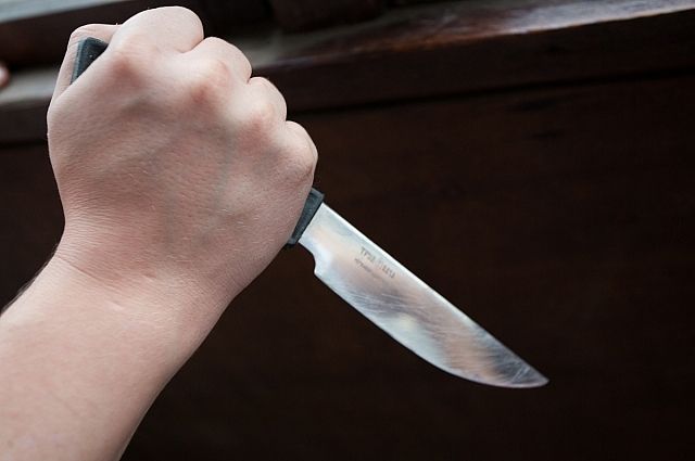 В Киеве мужчину порезали ножом в уличной драке
